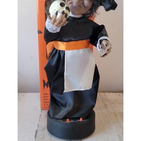 Vintage Halloween witch AS IS skull figure scary prop home decor - Picture 2 of 14
